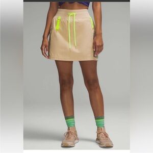 Lululemon Multi-Pocket Cargo High-Rise Hiking Skirt
Color / Prosecco/ Size 6